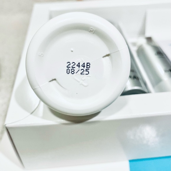 Jan Marini Bioglycolic Face Cleanser - Picture 2 of 2